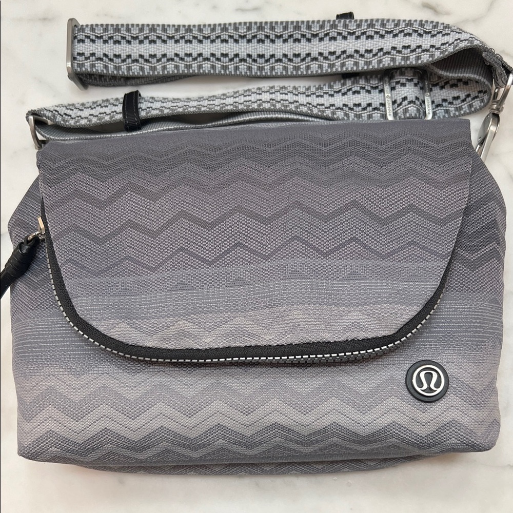 lululemon All Night Festival bag